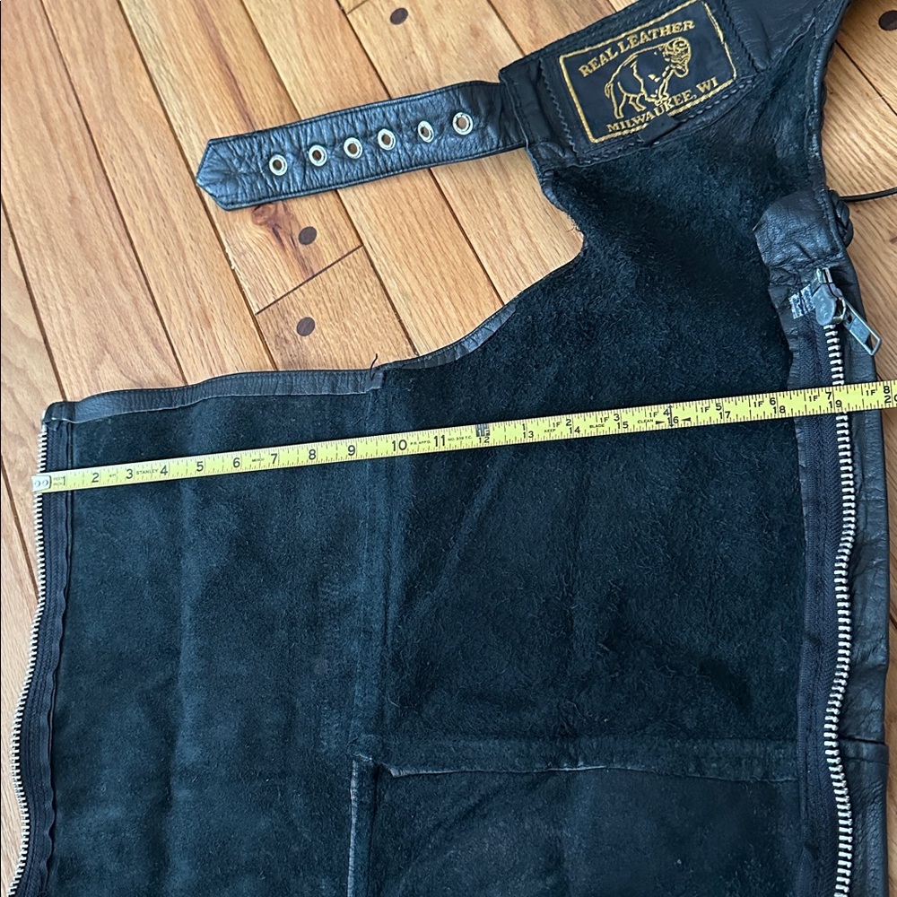 🏍️🔥 EUC Vintage Black Leather Adjustable Chaps motorcycle Bikercore Y2  🏍️🔥 - Picture 9 of 16